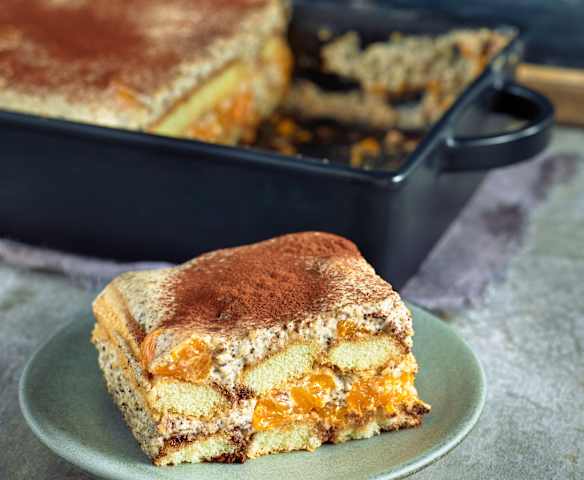 Stracciatella-Tiramisu mit Zimt und Mandarinen