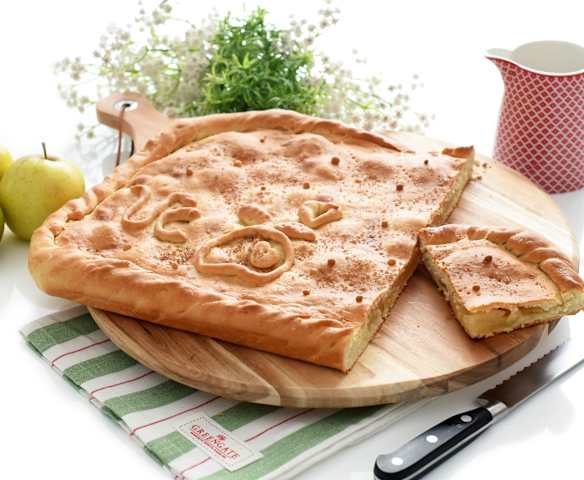 Empanada gallega de manzana