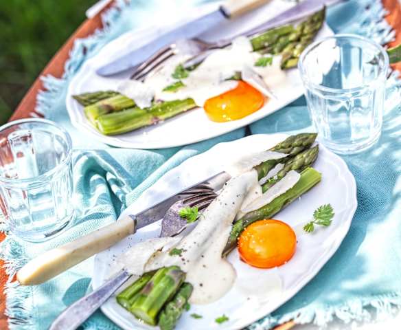 Asperges en sabayon, œuf mariné au soja