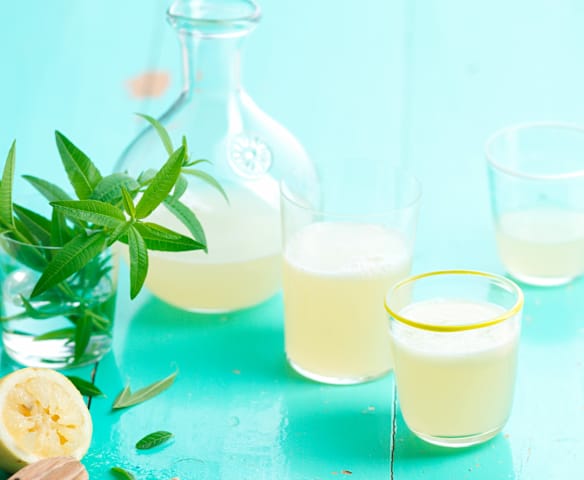 Ice tea de limão e lúcia-lima