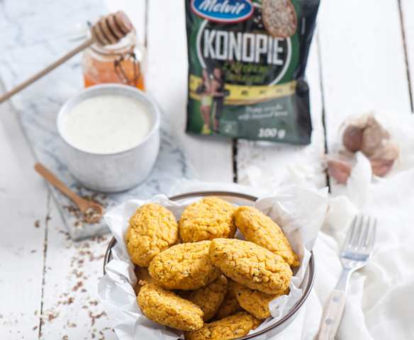 Jaglane nuggetsy z sosem jogurtowo-musztardowym