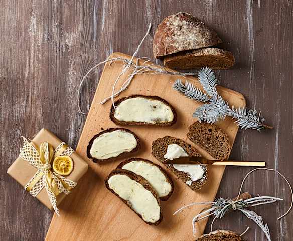 Crostoni al formaggio di capra