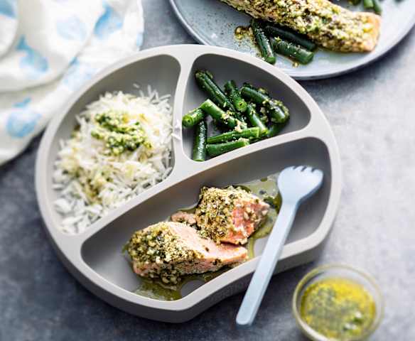 Salmone al pesto con fagiolini e riso al vapore