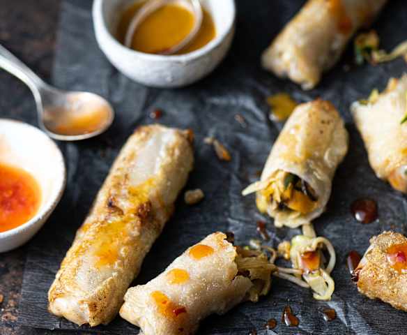 Spring rolls with vegetable filling (Thermomix® Cutter, using modes)