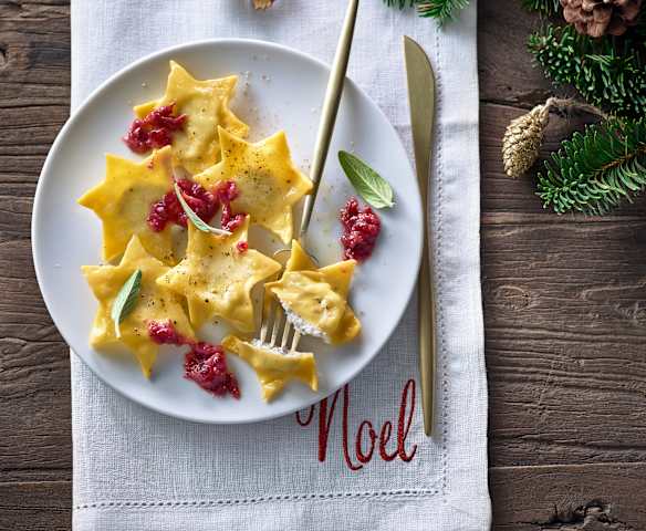 Sternravioli mit Walnuss-Preiselbeer-Pesto