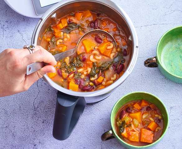 Minestrone d'automne, aux haricots rouges et à la courge