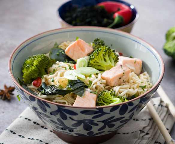Ramen con salmón y brócoli - Japón