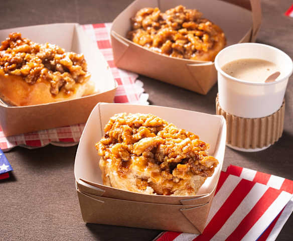 Cinnamon rolls en croûte de noix caramélisées