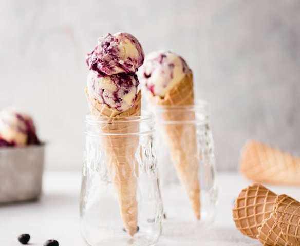 Blaubeer-Cheesecake-Eis Blaubeer-Cheesecake-Eis