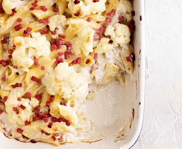 Gratín de pasta con coliflor y queso ahumado