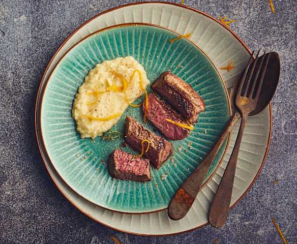Filetto di manzo sottovuoto con purè di sedano rapa all'arancia