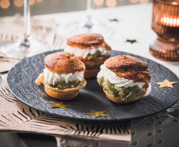 Chou salé aux choux de Bruxelles et crème au chèvre