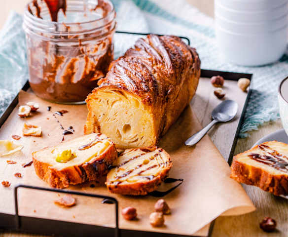 Brioche des rois feuilletée à la crème de noisette