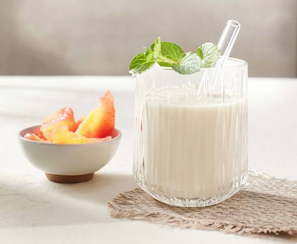 Schmorbirnen-Lassi mit Pomelo