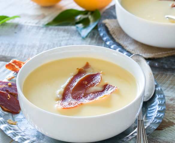 Crema de melocotón de Calanda con crujiente de jamón de Teruel (Aragón)