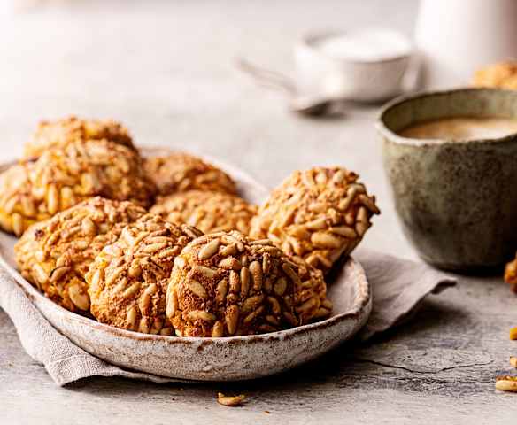 Ciasteczka panellets z migdałów i batatów