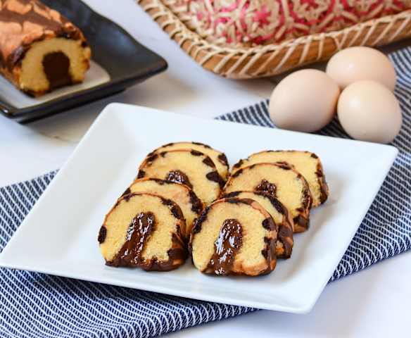 Kek Tapak Kuda (Horseshoe Cake)