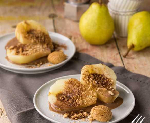 Pere sciroppate al cacao e amaretto
