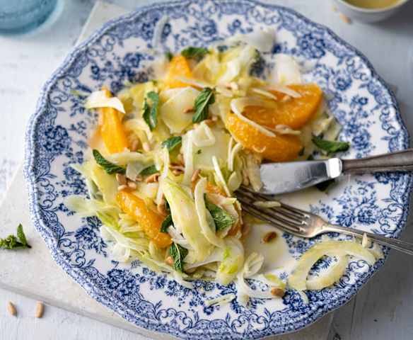 Fenchel-Orangen-Salat mit Pinienkernen