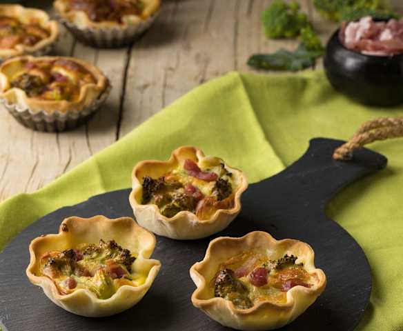 Brisèe con broccoletti e bacon