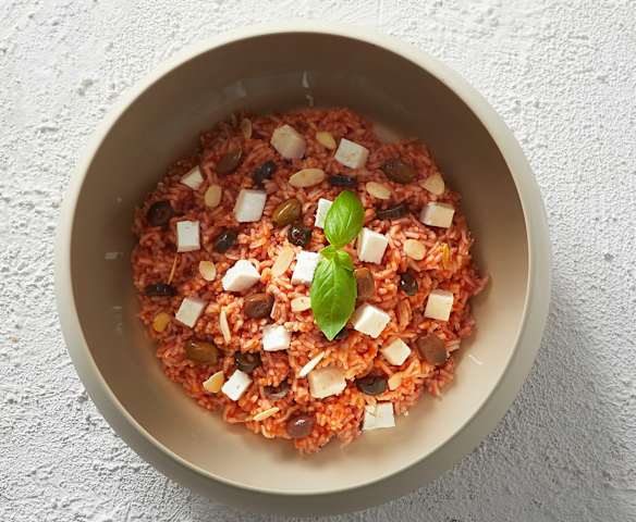 Riso Jasmine con crema di peperoni, olive e Feta