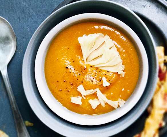 Soupe de potimarron au lard et tête-de-moine