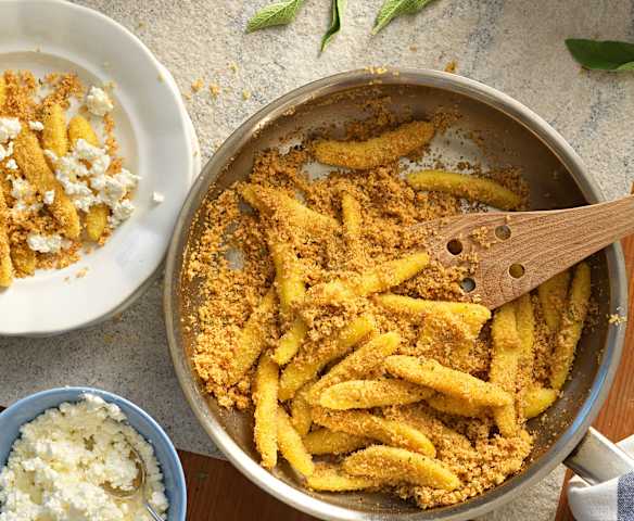 Schupfnudeln mit Salbeibröseln und Topfen