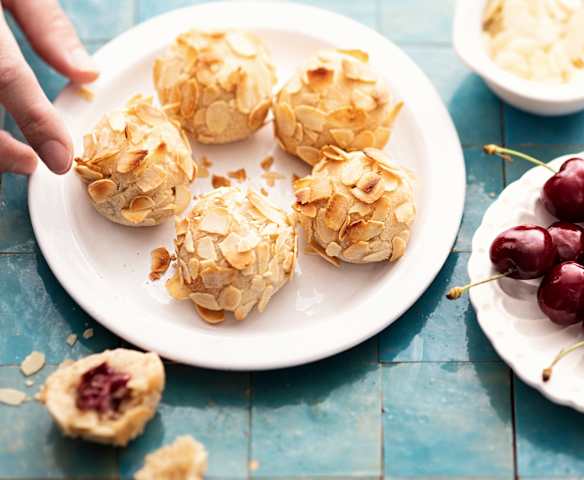 Mandel-Kirsch-Bällchen Mandel-Kirsch-Bällchen