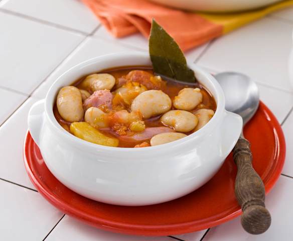Judiones de la Granja con salchichas frescas
