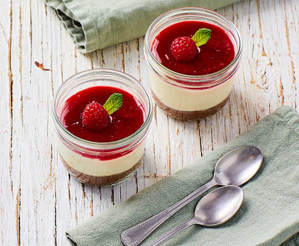 Cheesecake monoporzione al limone con coulis di lamponi