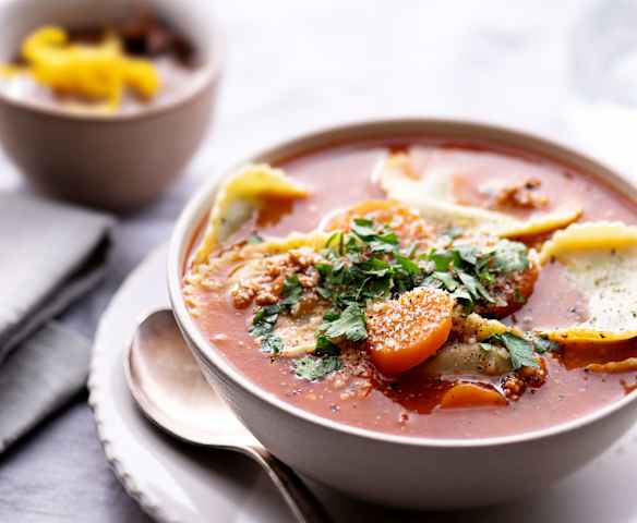 Menù: Zuppa di tortellini; composta di frutta (Bimby Friend)