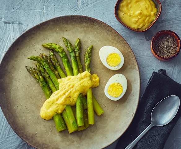 Uova, asparagi e salsa bernese (Bimby Friend)