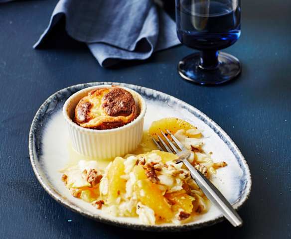 Käsesoufflés mit Salat