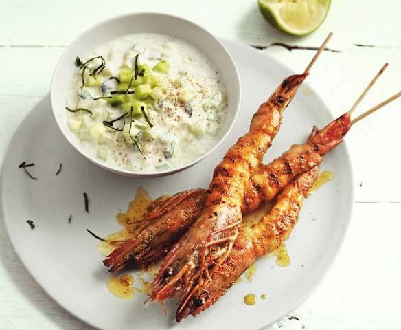 Raïta pomme-concombre et gambas aux épices