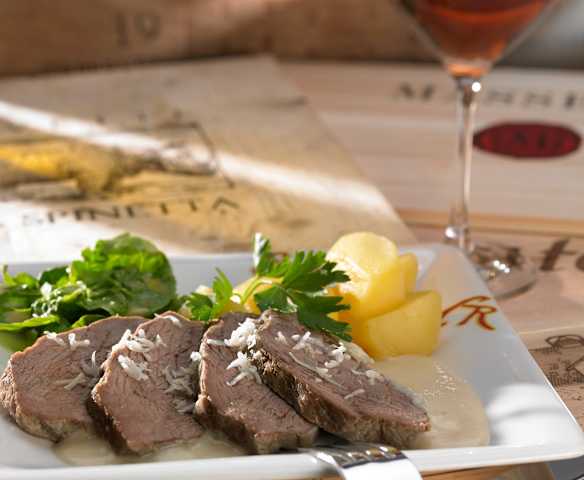 Kalbstafelspitz mit Meerrettichsauce und Kartoffeln