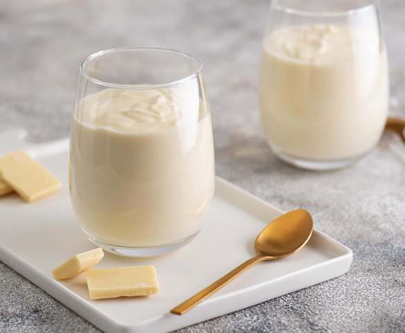 Mus z białej czekolady do tortów i deserów