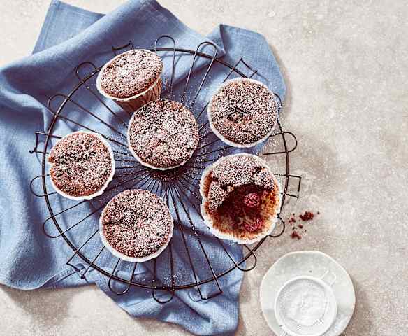 Emmer-Schoko-Muffins mit Kirschen