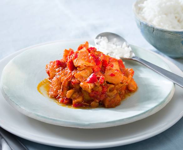 Sepia en salsa de pimiento rojo con arroz blanco