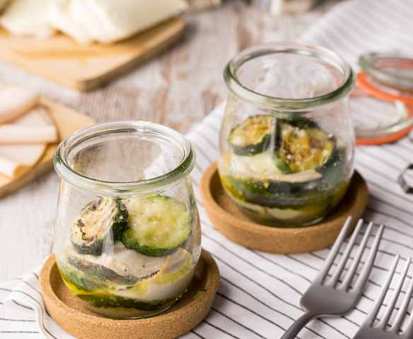 Parmigiana bianca di zucchine in vasocottura