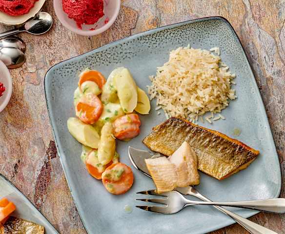Menu : Filets de truite à la crème d'asperges, riz et glace aux fruits