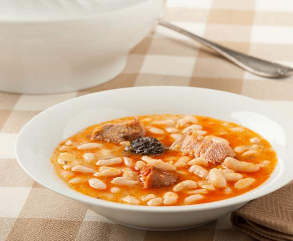 Judías blancas con patatas y compango