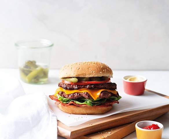 Smash burger con beicon y cheddar