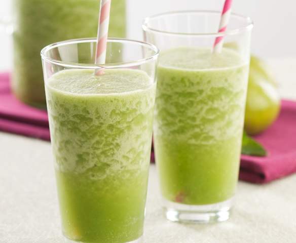 Cóctel de ginebra con pepino a la menta