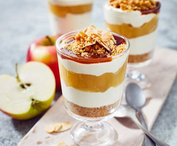 Apfel-Quark-Creme mit Karamellsauce Apfel-Quark-Creme mit Karamellsauce