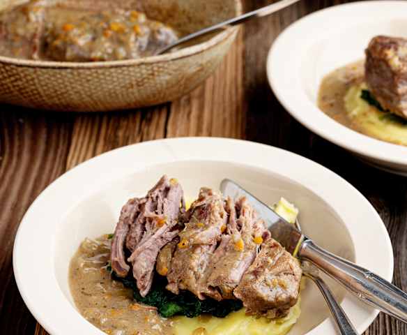 Rindswangerl sous-vide, Parmesan-Erdäpfelpüree und Spinat