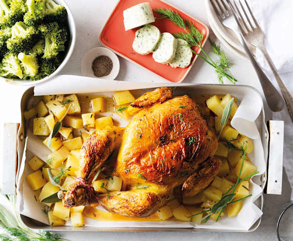 Pollo campero asado con patatas y brócoli