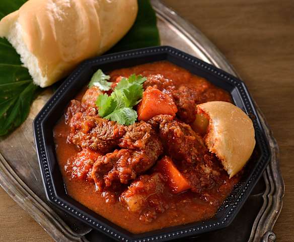 茄汁牛腩配法國麵包