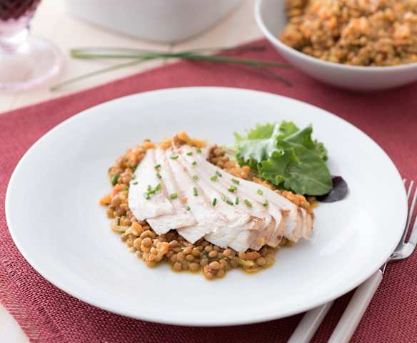 Ventresca de bonito confitada con vinagreta de lentejas