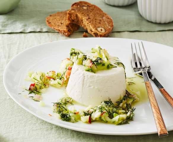 Meerrettich-Creme mit Apfel-Gurken-Häckerle