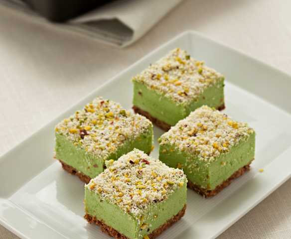 Pasteles de nubes con coco y pistachos